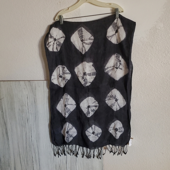 The Shop Black White Linen Fringed Shawl Scarf - Picture 4 of 8